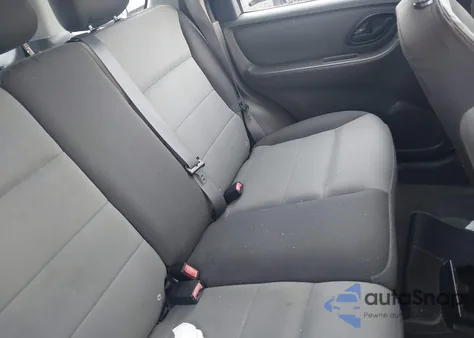 2005 Ford Escape Xls z USA, uszkodzony, nr VIN 1FMYU02ZX5DA09092